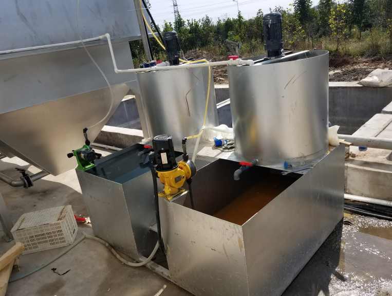 全自動(dòng)加藥裝置設(shè)備用途，全自動(dòng)智能加藥裝置價(jià)格，加藥裝置詳細(xì)介紹03