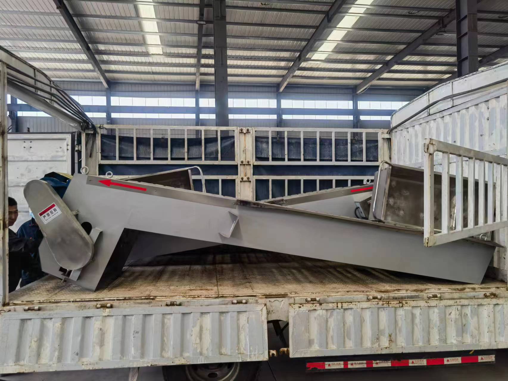 格柵除污機(jī)污水處理廠(chǎng)家-青島樂(lè)中環(huán)保